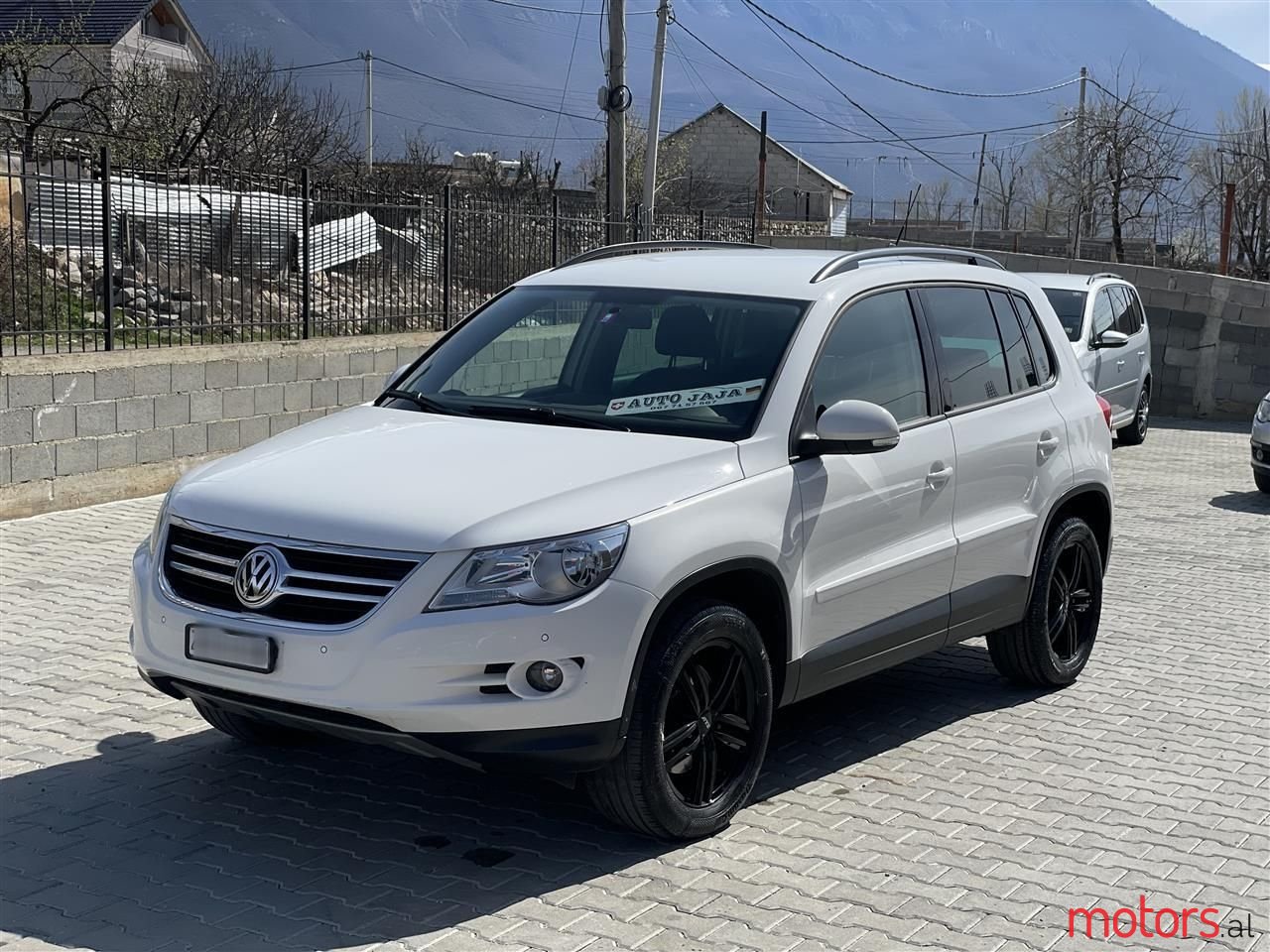 2012' Volkswagen Tiguan photo #1