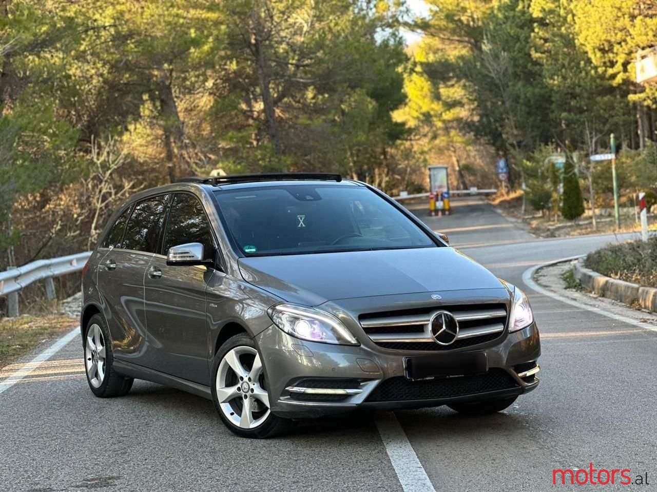 2012' Mercedes-Benz B 200 photo #1