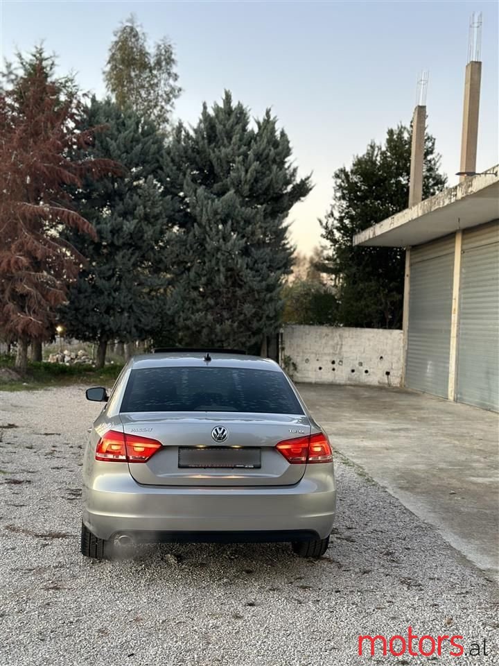 2013' Volkswagen Passat photo #2