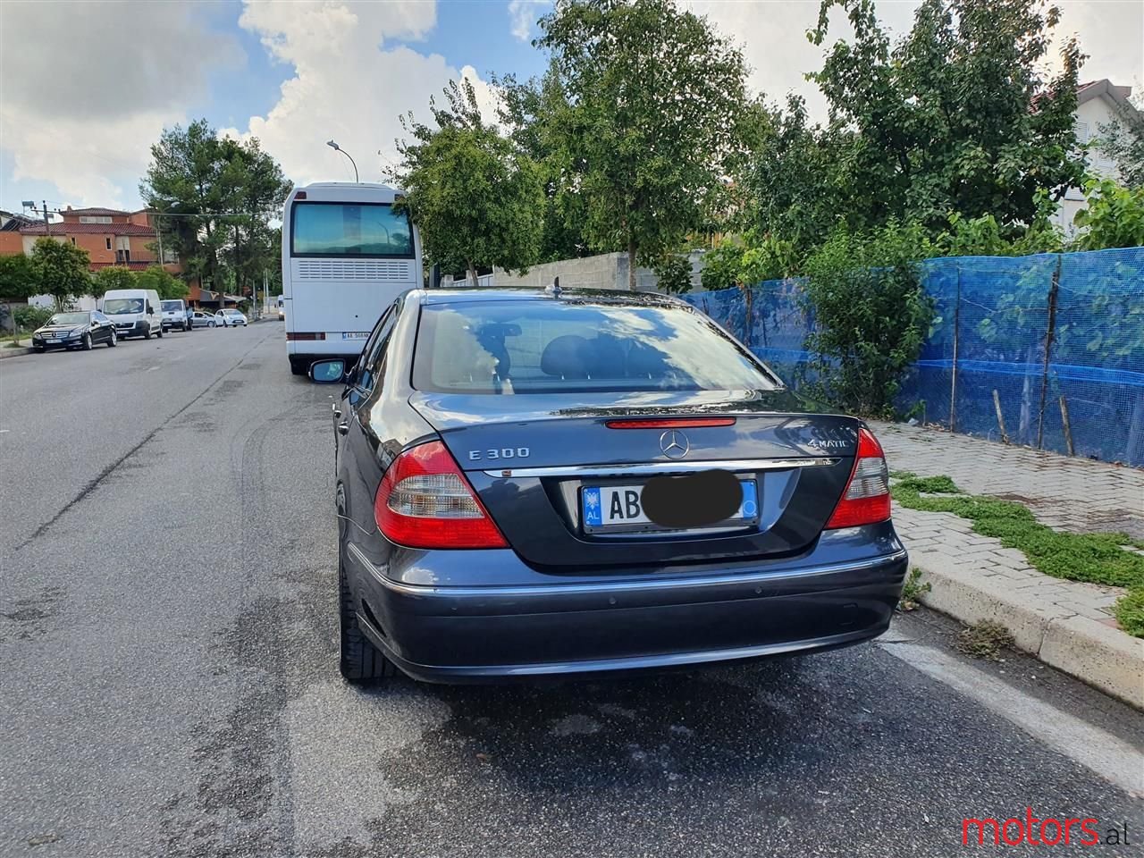 2008' Mercedes-Benz E 300 photo #3
