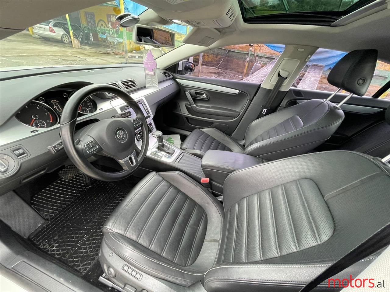 2011' Volkswagen photo #5