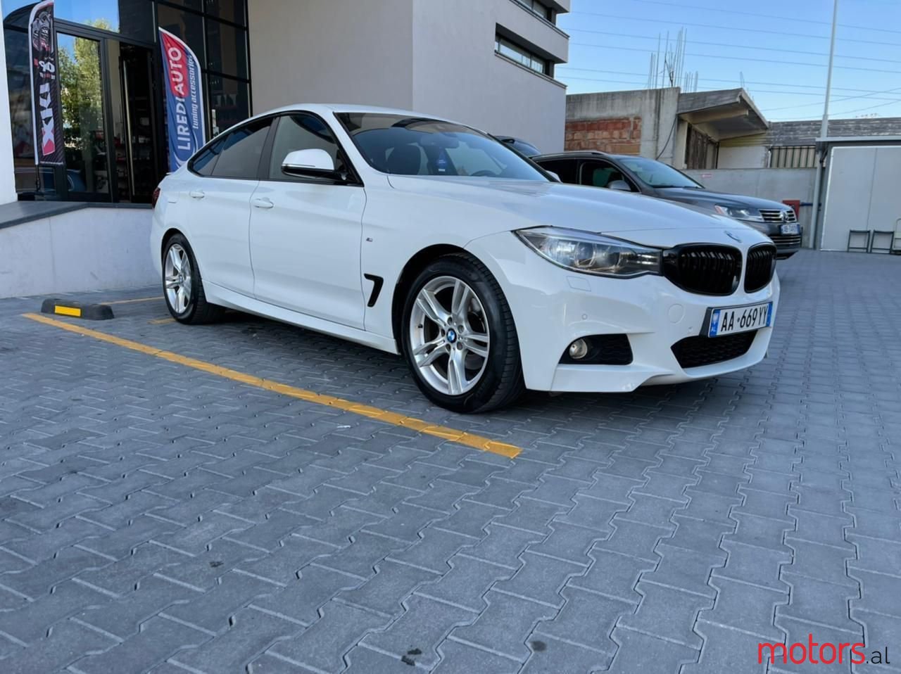 2016' BMW 320 photo #3