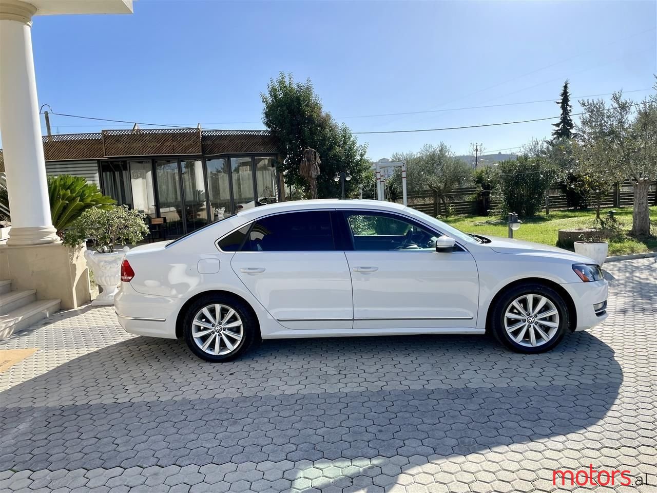 2013' Volkswagen Passat photo #3