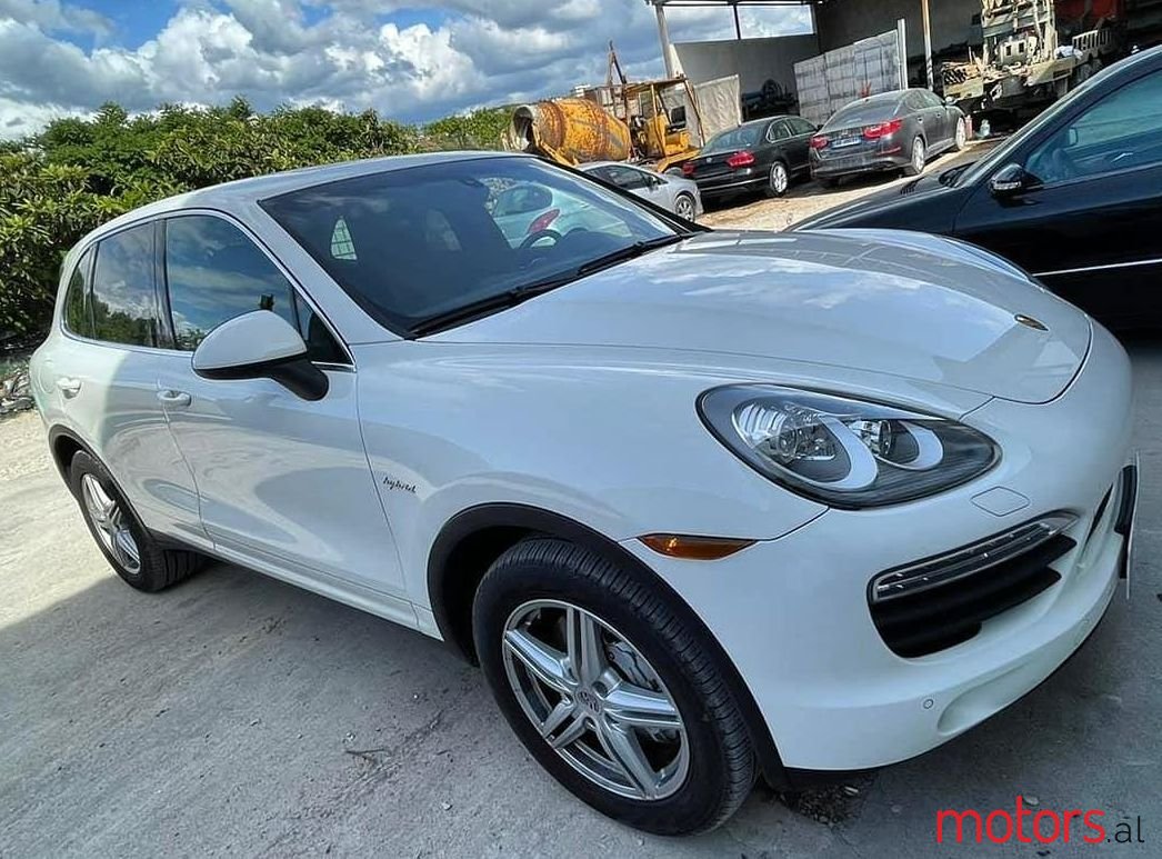 2012' Porsche Cayenne photo #1