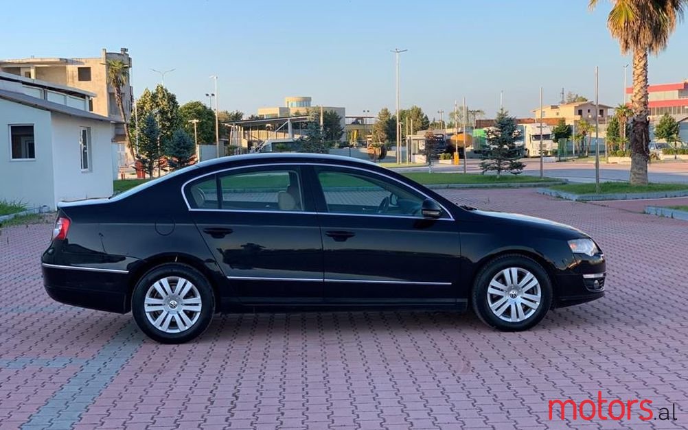 2005' Volkswagen Passat photo #1