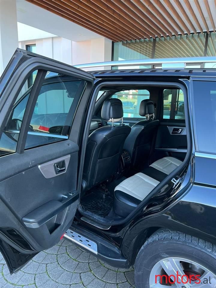 2009' Mercedes-Benz GLK 250 photo #2