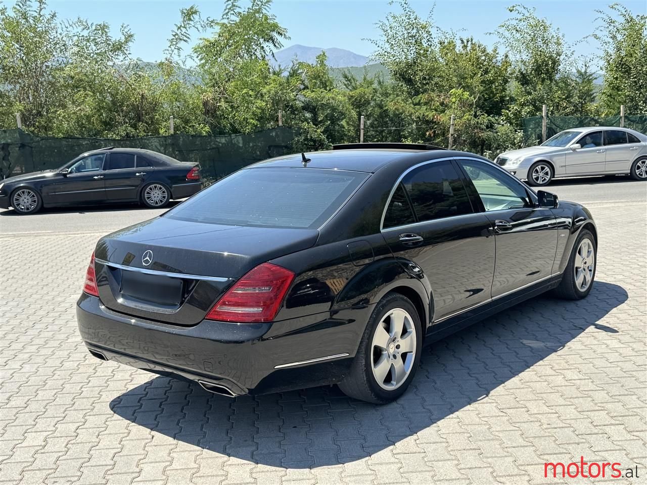 2011' Mercedes-Benz S 350 photo #3