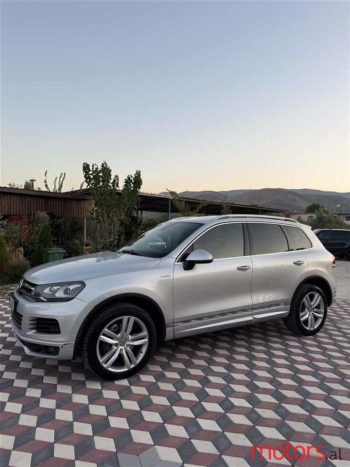 2015' Volkswagen Touareg photo #4