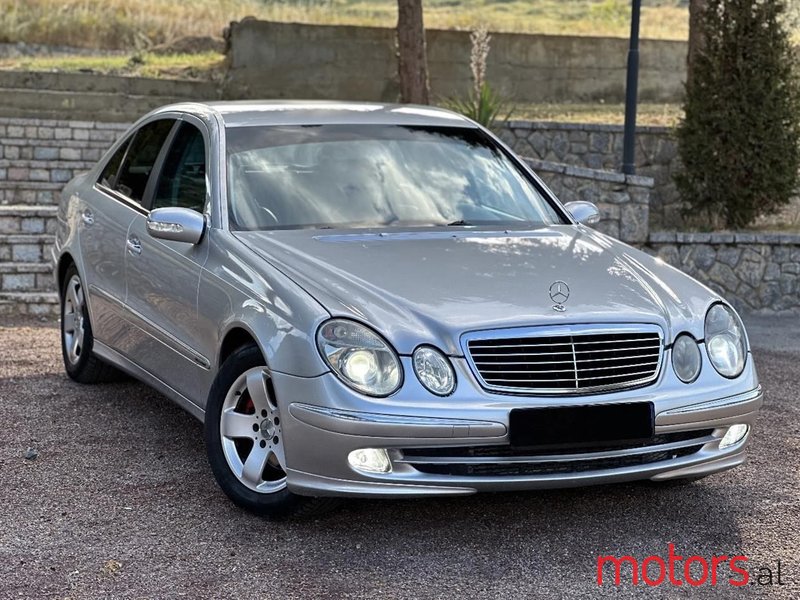 2004' Mercedes-Benz E 220 photo #4