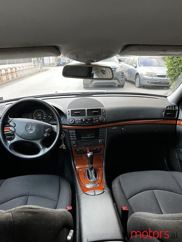 2009' Mercedes-Benz E 200 photo #4