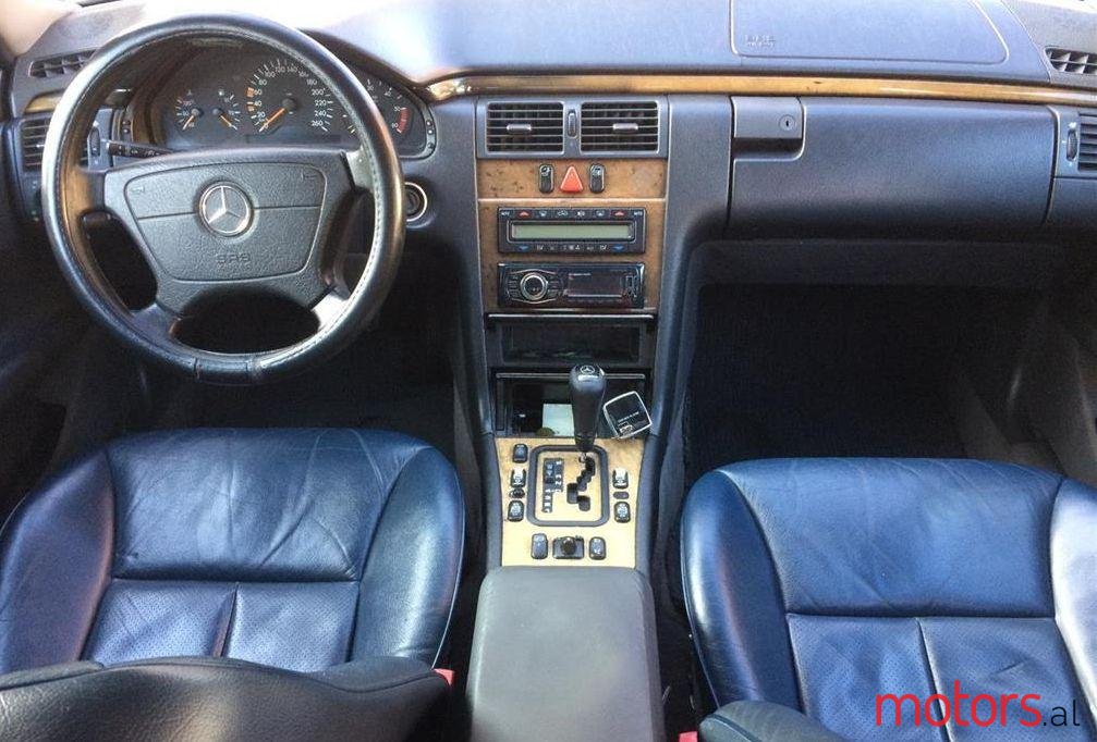 1999' Mercedes-Benz 300 photo #1