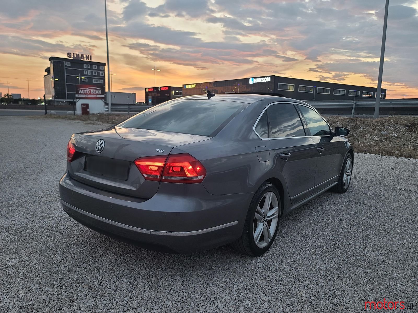 2015' Volkswagen Passat photo #2