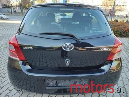 2011' Toyota Yaris photo #4