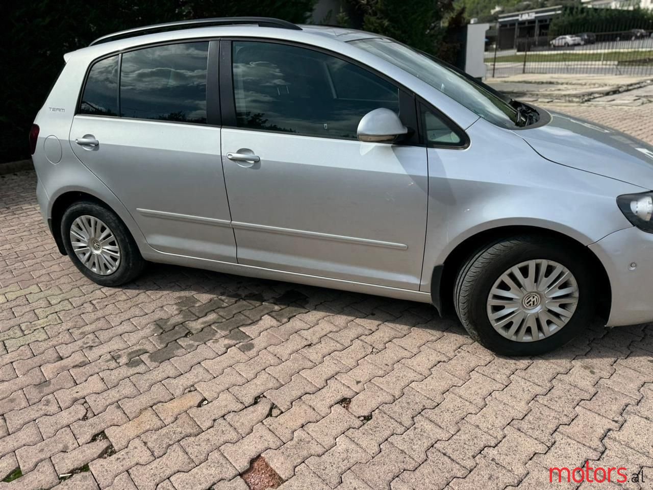 2011' Volkswagen Golf Plus photo #4