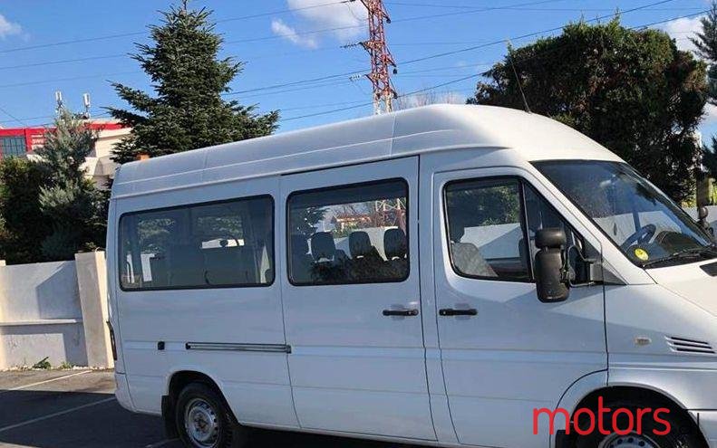 2003' Mercedes-Benz Furgon photo #1