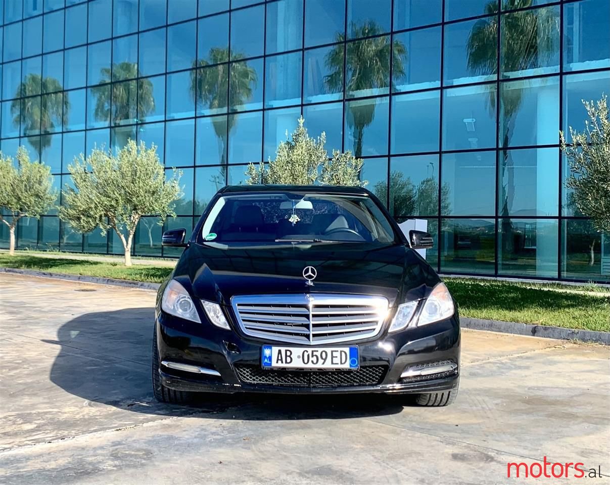 2012' Mercedes-Benz E 220 photo #1
