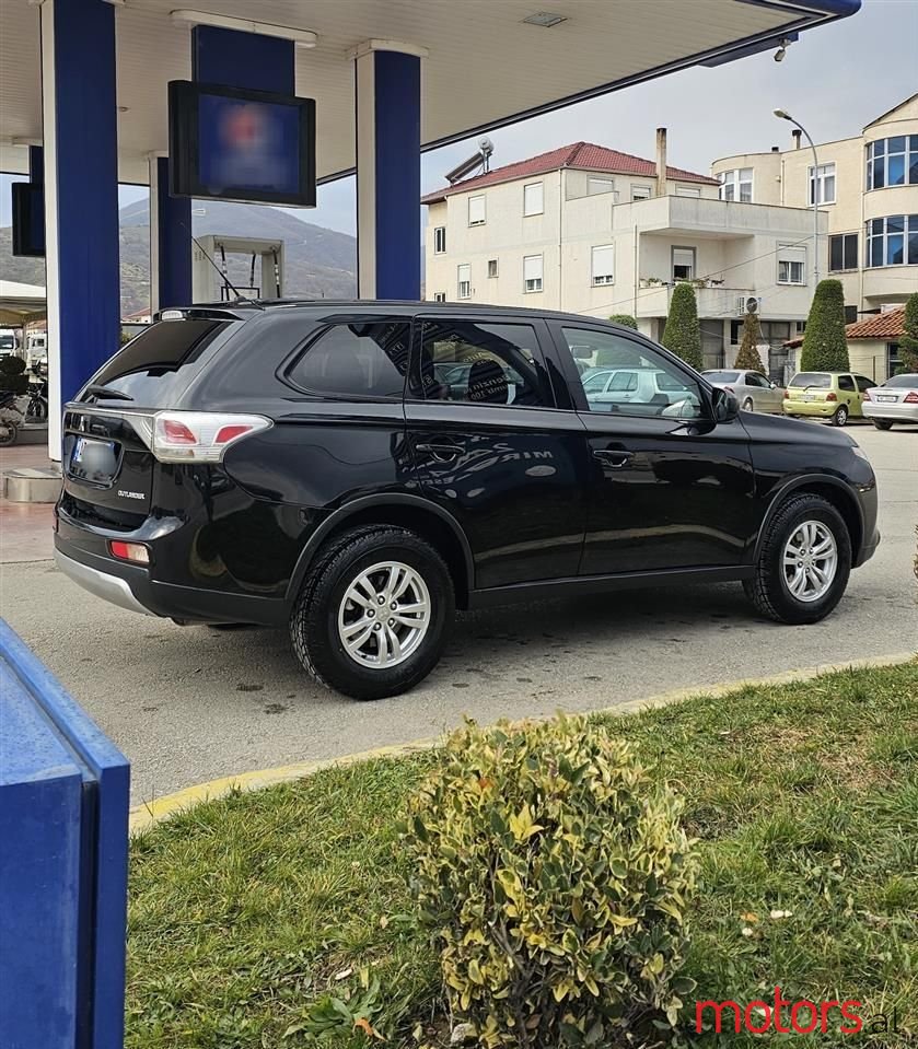 2016' Mitsubishi Outlander photo #4