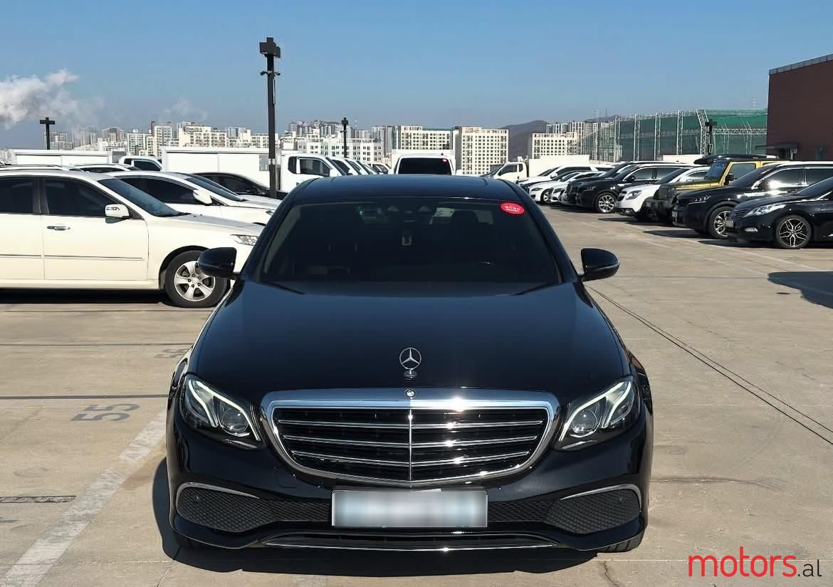 2017' Mercedes-Benz E 220 photo #5