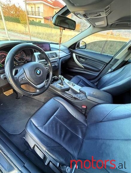 2012' BMW 320 photo #2