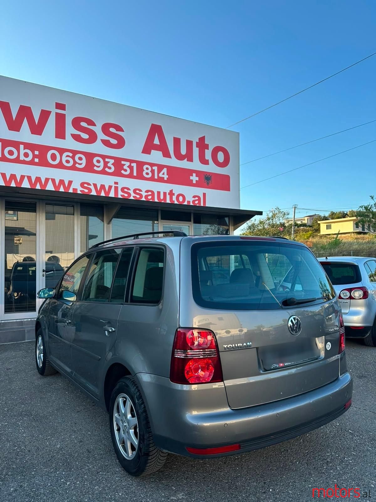 2010' Volkswagen Touran photo #2