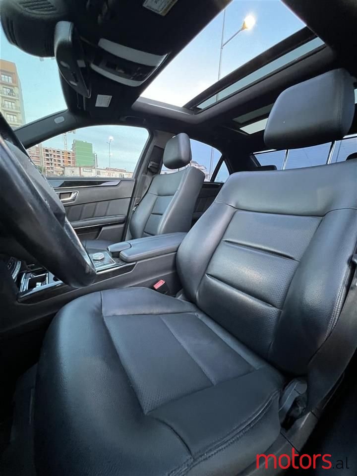 2011' Mercedes-Benz E 350 photo #3