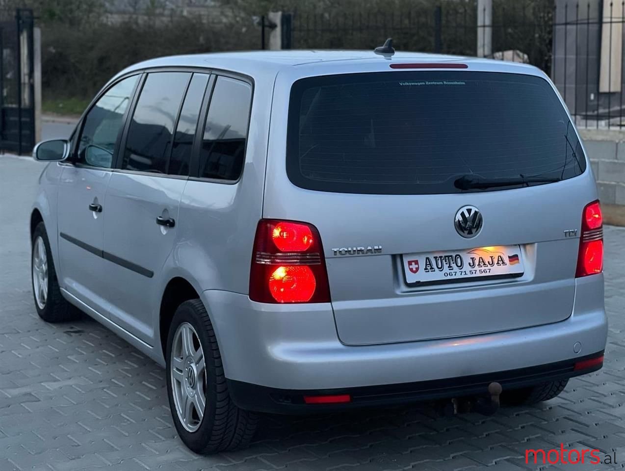 2008' Volkswagen Touran photo #4