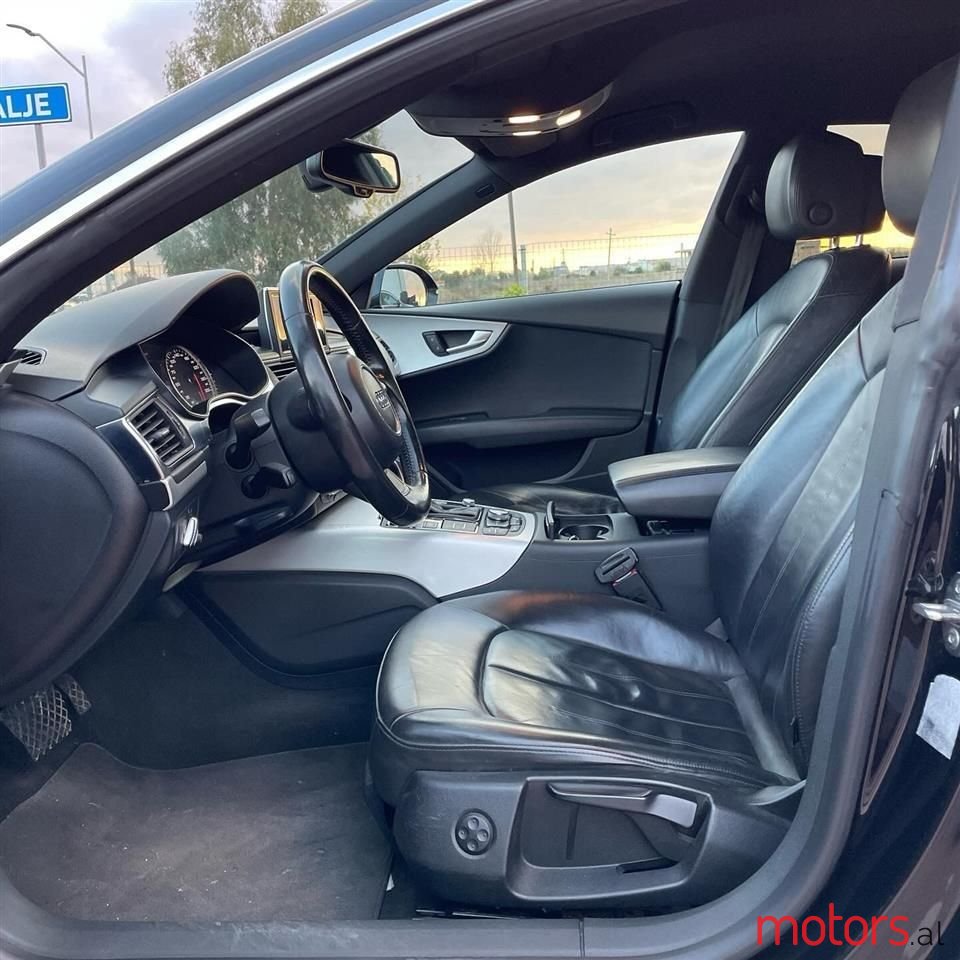 2011' Audi A7 photo #2