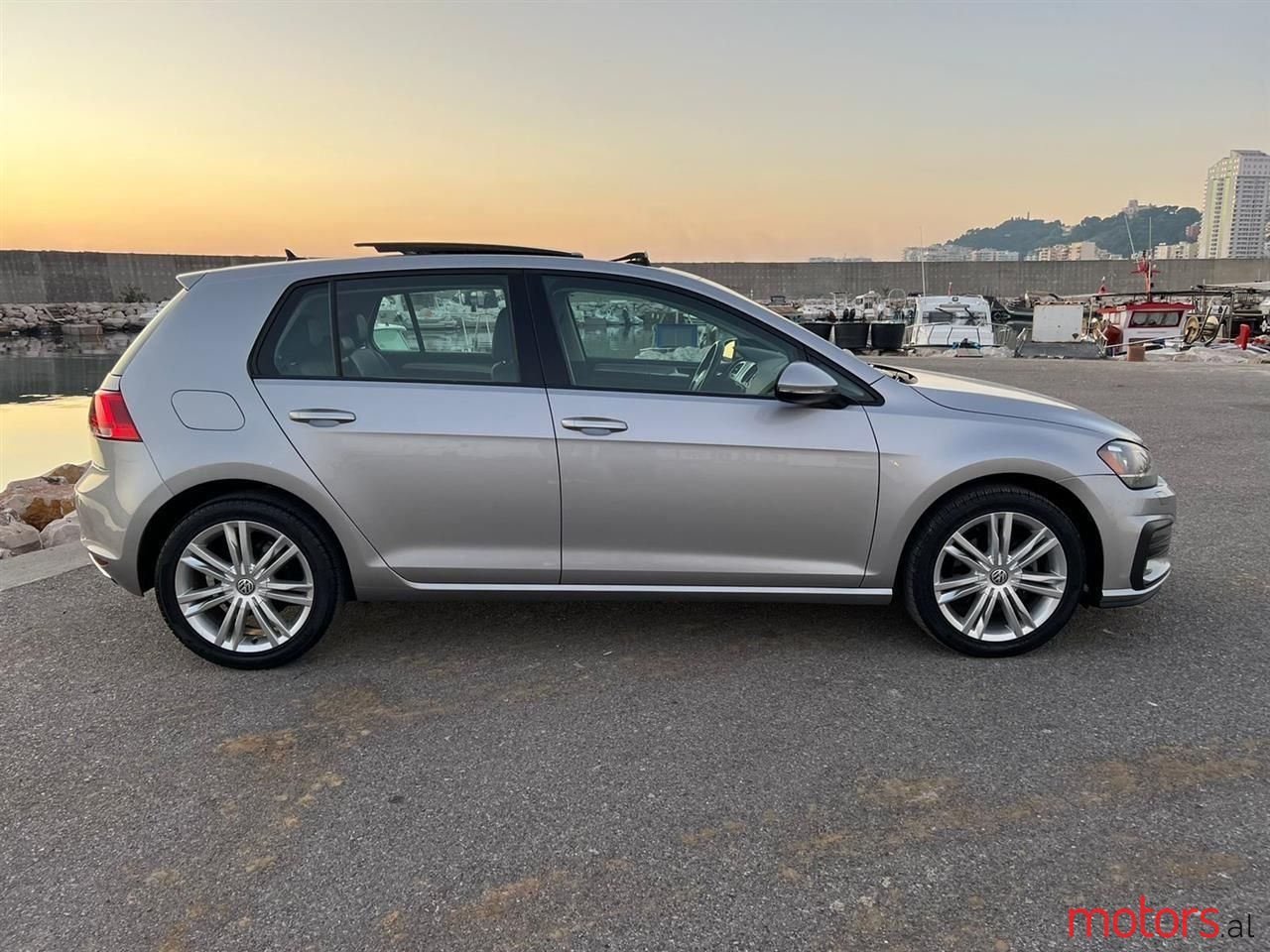 2015' Volkswagen Golf photo #2