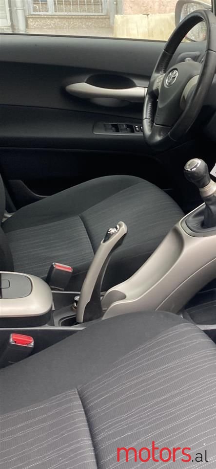 2008' Toyota Auris photo #4