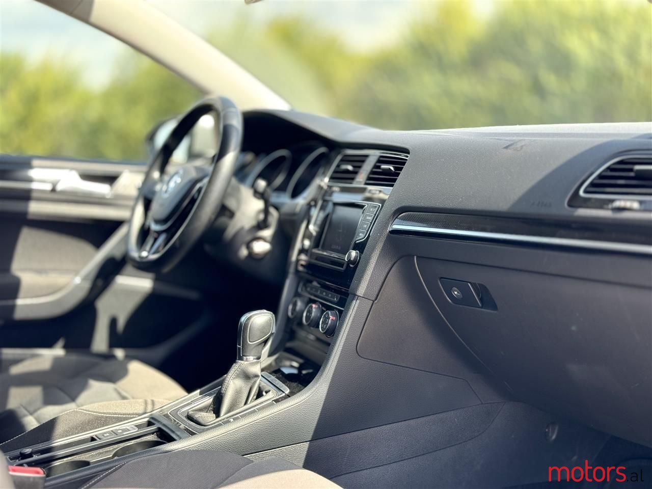 2014' Volkswagen Golf photo #5