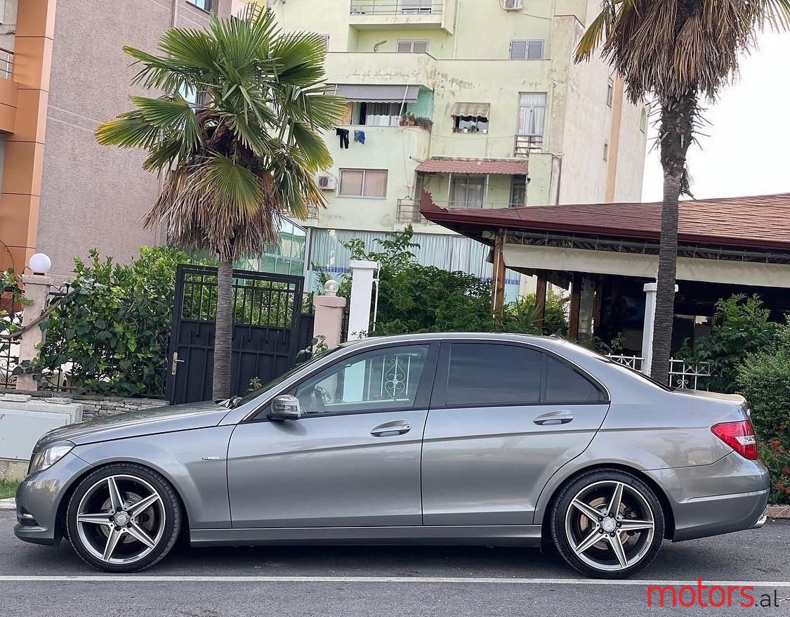 2011' Mercedes-Benz C 220 photo #2