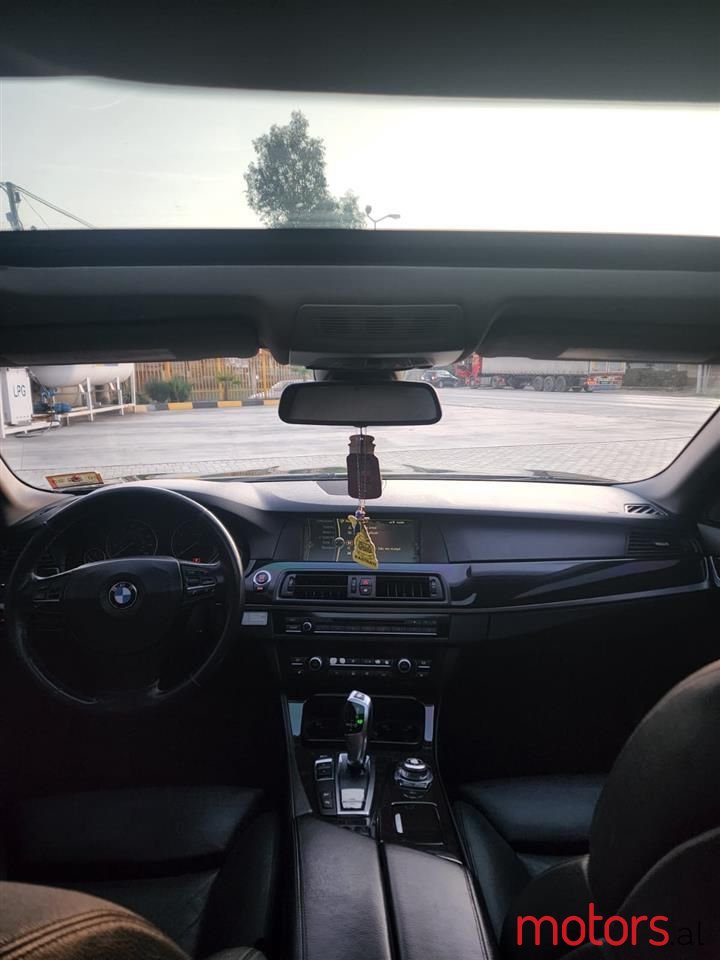 2012' BMW 530 photo #6