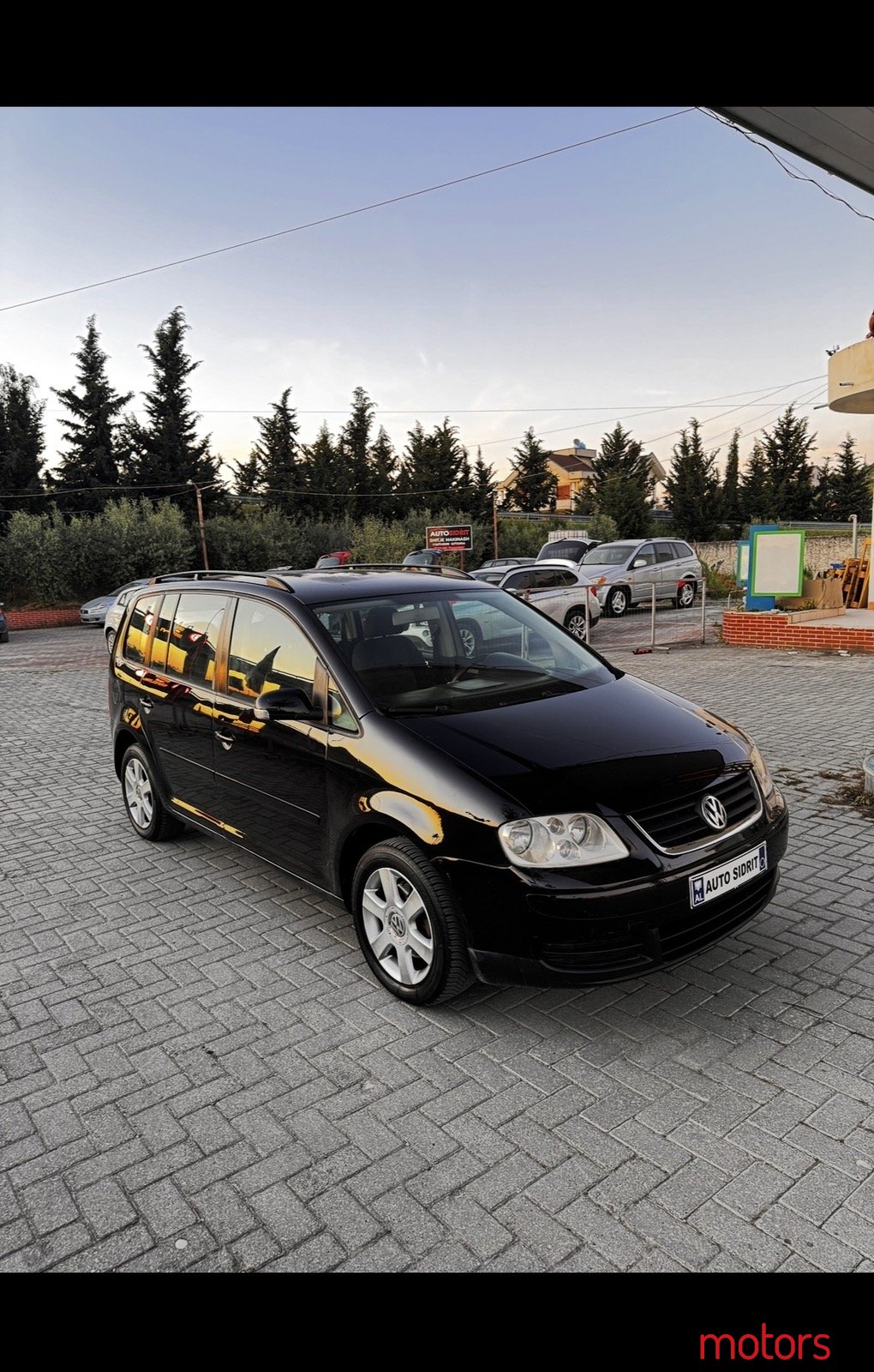 2007' Volkswagen Touran photo #2