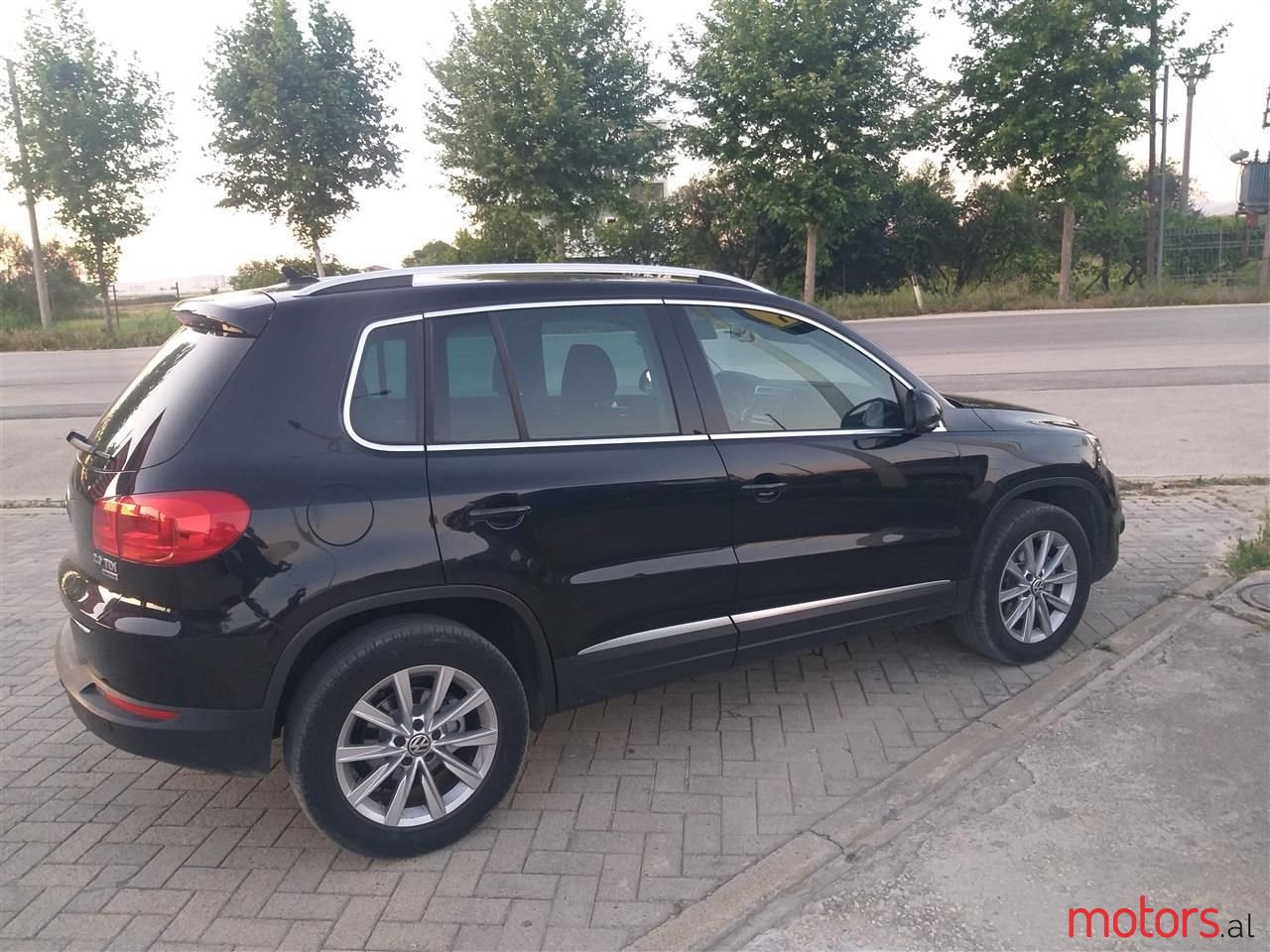 2012' Volkswagen Tiguan photo #1