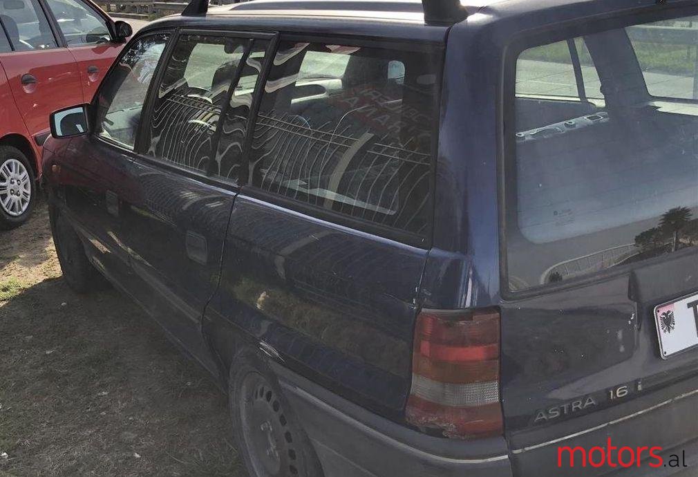 2004' Volkswagen Astra photo #3