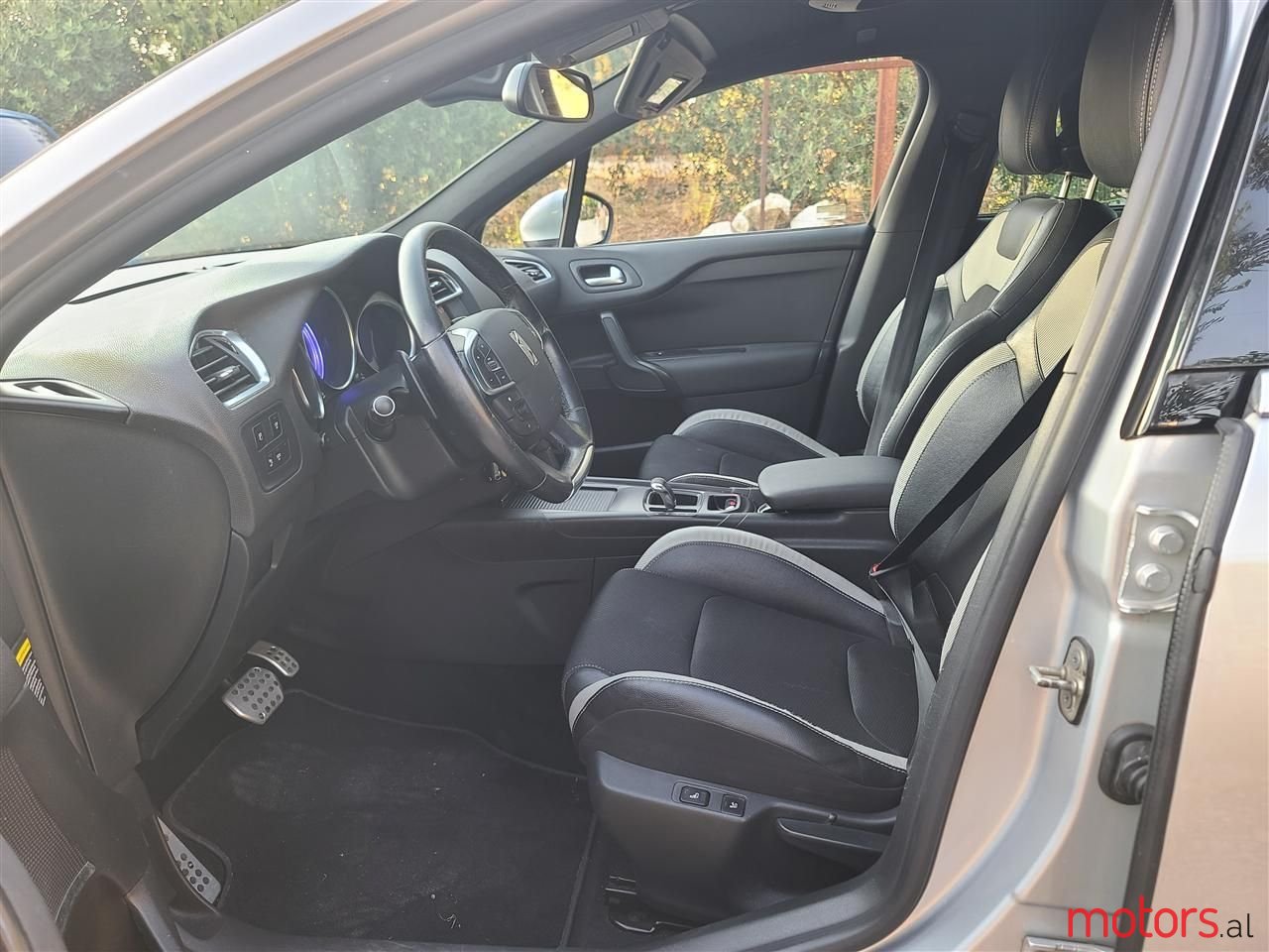 2012' Citroen DS4 photo #6