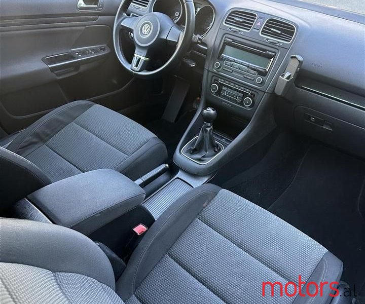 2011' Volkswagen Golf photo #5
