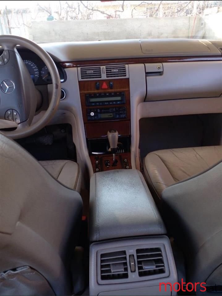 2001' Mercedes-Benz 270 photo #4