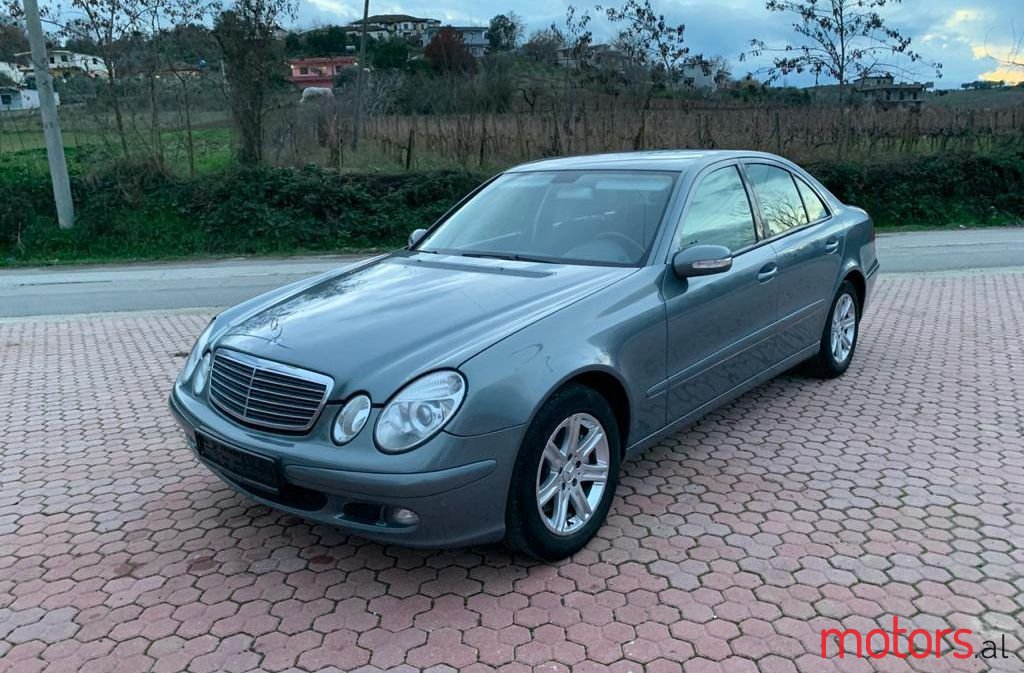 2005' Mercedes-Benz E 220 photo #1