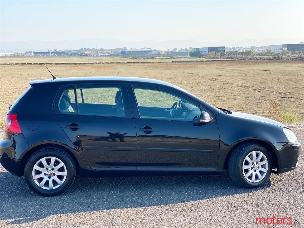 2007' Volkswagen Golf photo #2