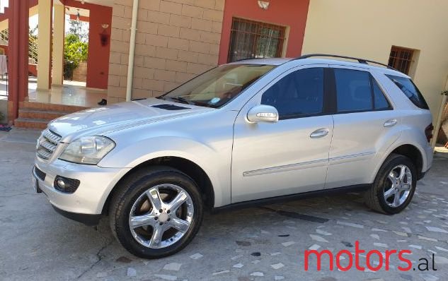 2007' Mercedes-Benz 320 photo #1