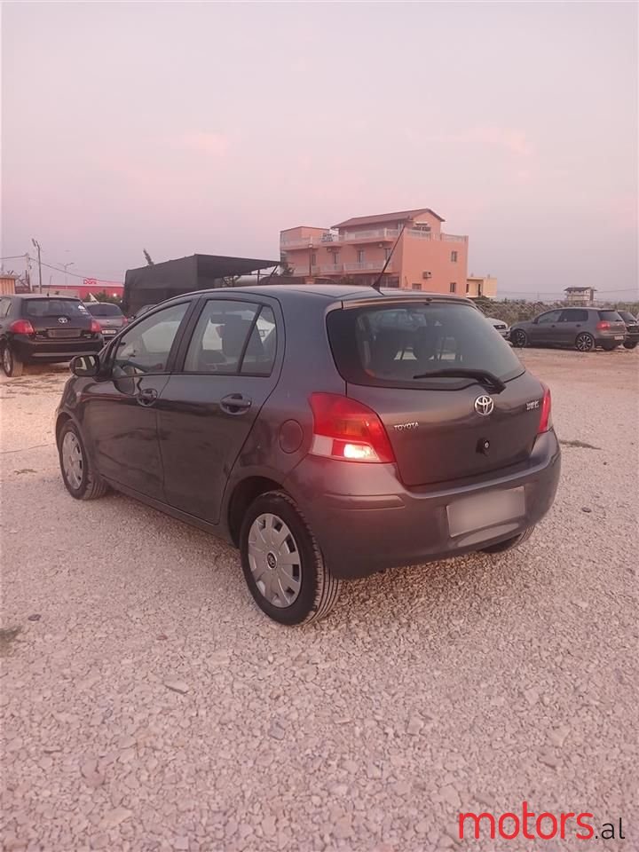 2010' Toyota Yaris photo #4