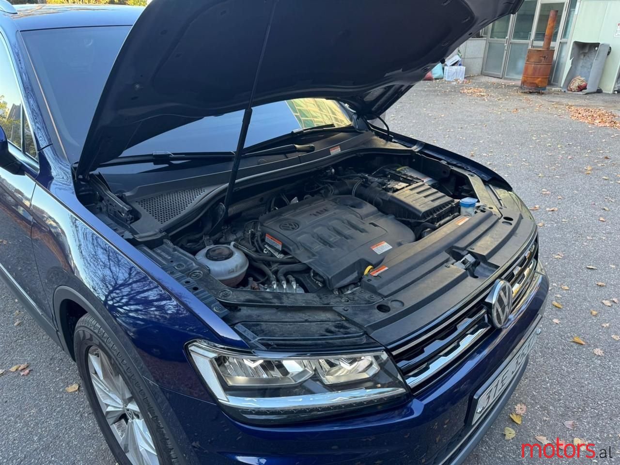 2018' Volkswagen Tiguan photo #3