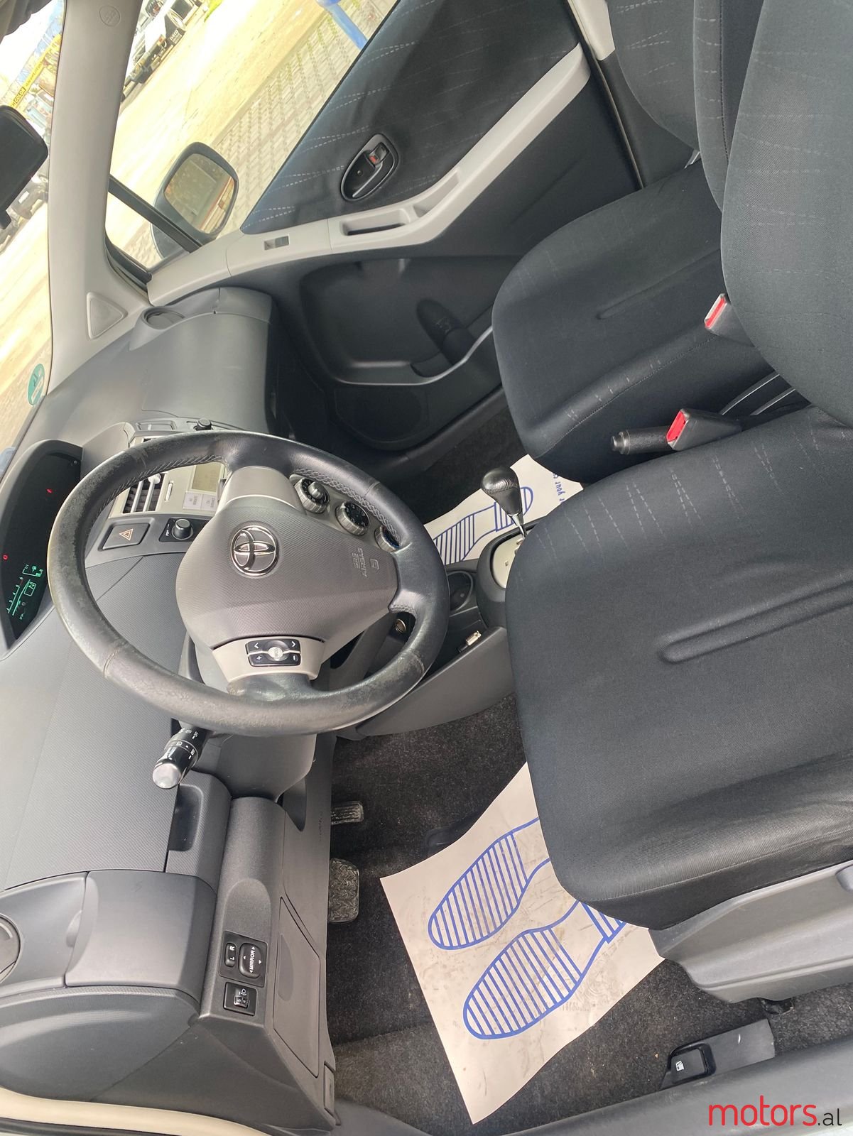 2006' Toyota Yaris photo #2