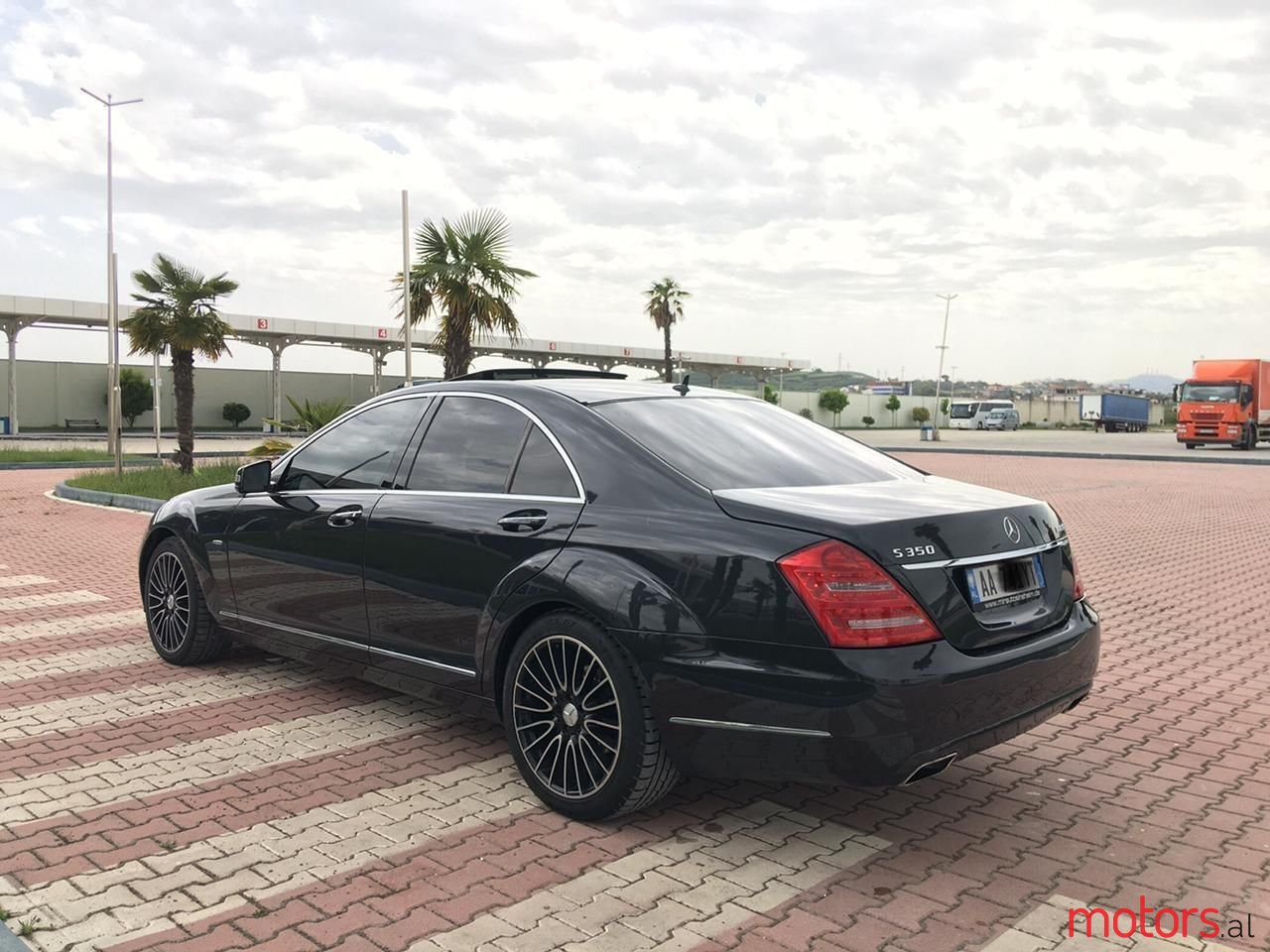 2011' Mercedes-Benz SL 350 photo #3