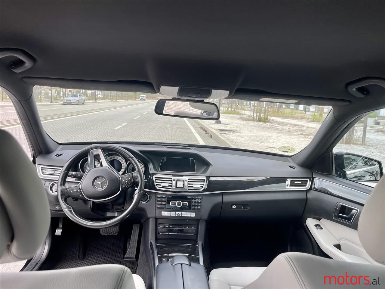 2014' Mercedes-Benz E 220 photo #2