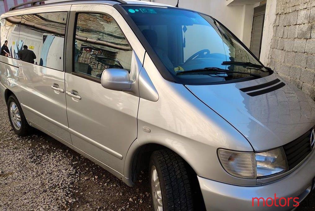 2003' Mercedes-Benz V 220 photo #1