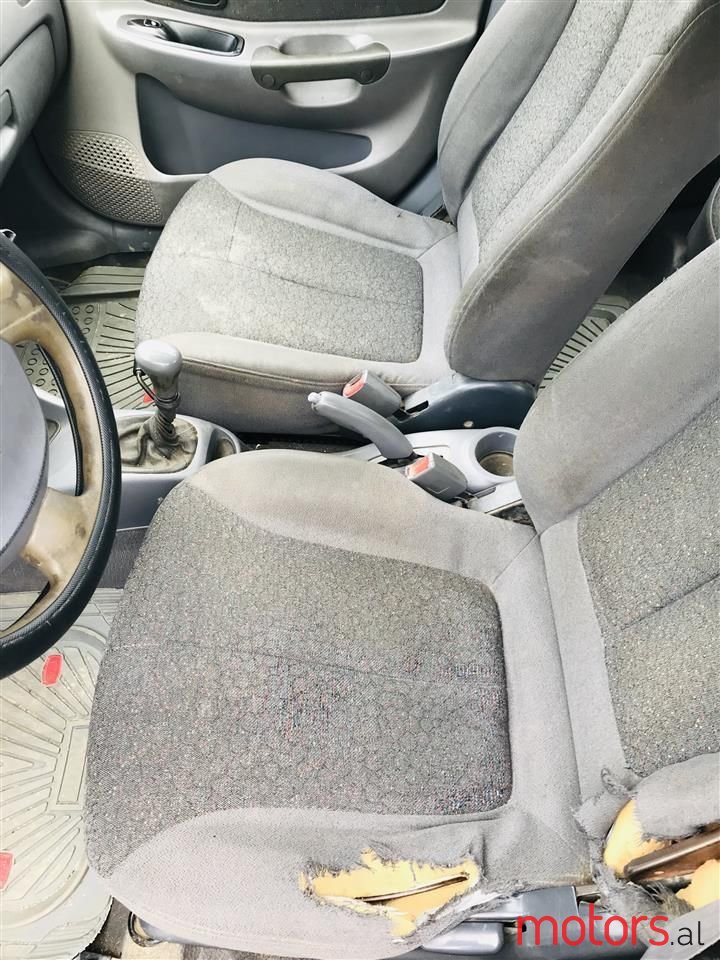 2001' Hyundai Accent photo #3