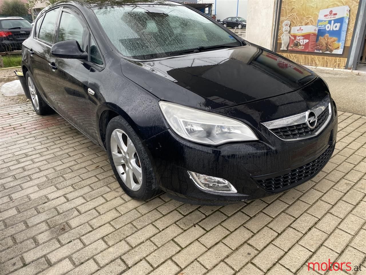 2011' Opel Astra photo #4