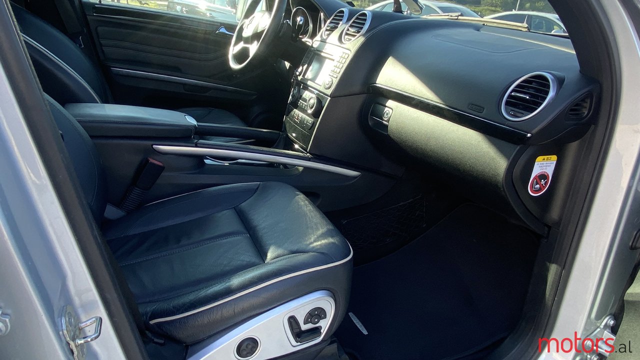 2011' Mercedes-Benz ML 300 photo #5